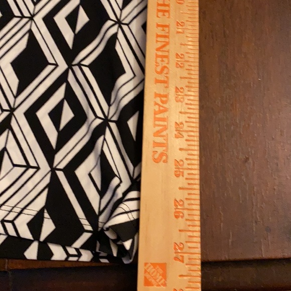 Kenar Dress Women size 6. Black and White design. Zipper back 3/4 sleeves - Picture 12 of 12